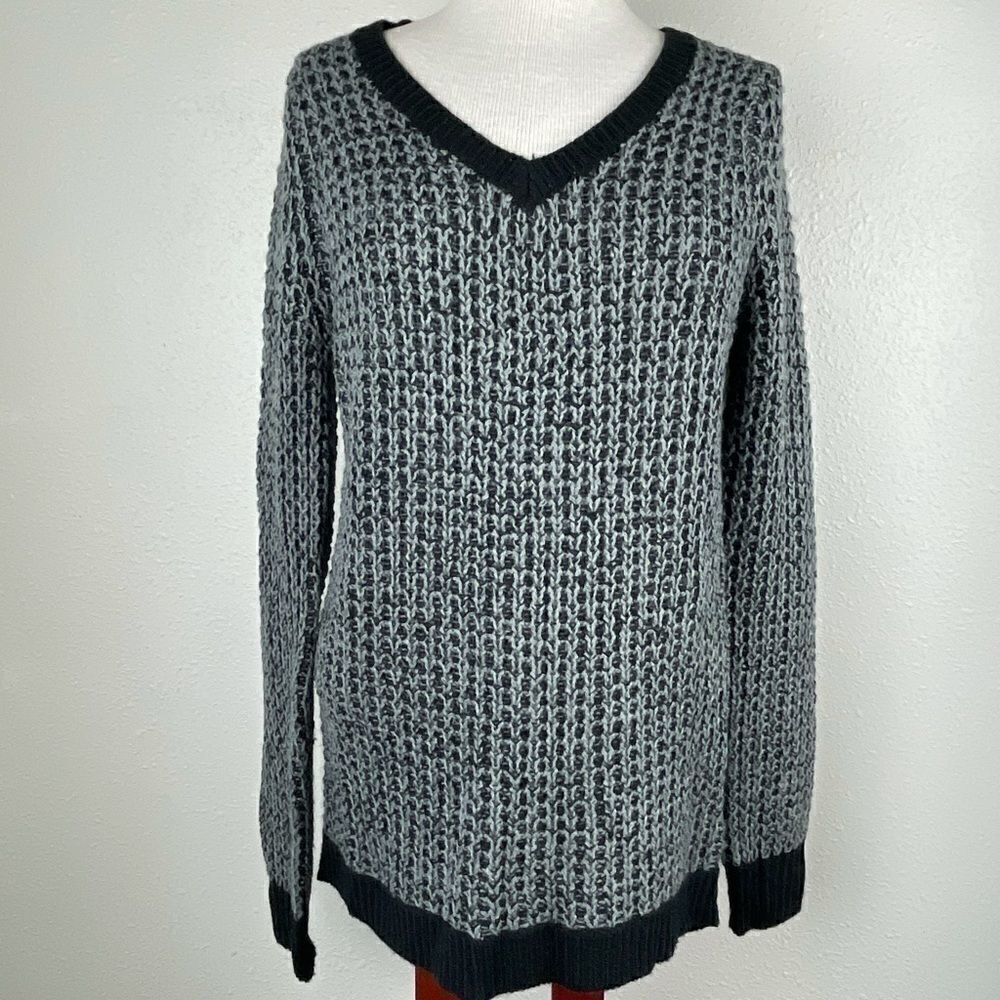 Poof! V-Neck Sweater Size L EUC
